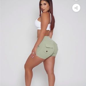 Pcheebum pocket scrunch butt pistachio shorts, M, new in packaging